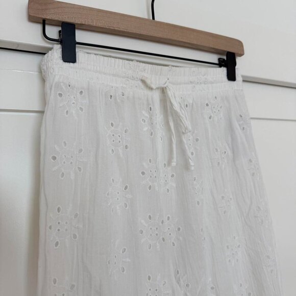 Abercrombie Set of White Eyelet Pull on Pants & Oversized Button Down Shirt - Picture 4 of 6